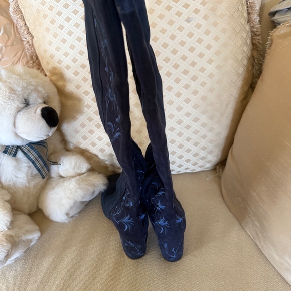 Over the knee boots - Picture 3 of 8